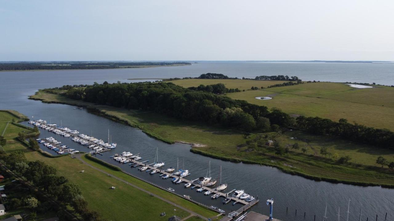 Reetferienhaus - Schaprode Hafen Экстерьер фото