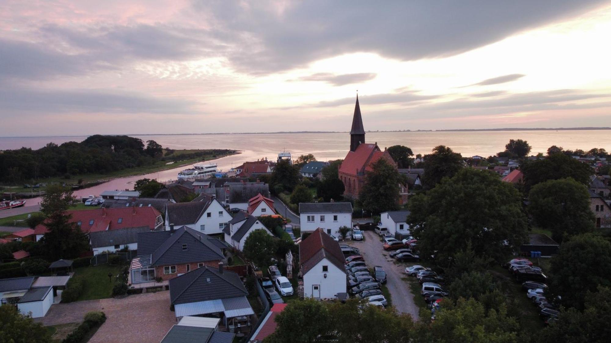 Reetferienhaus - Schaprode Hafen Экстерьер фото