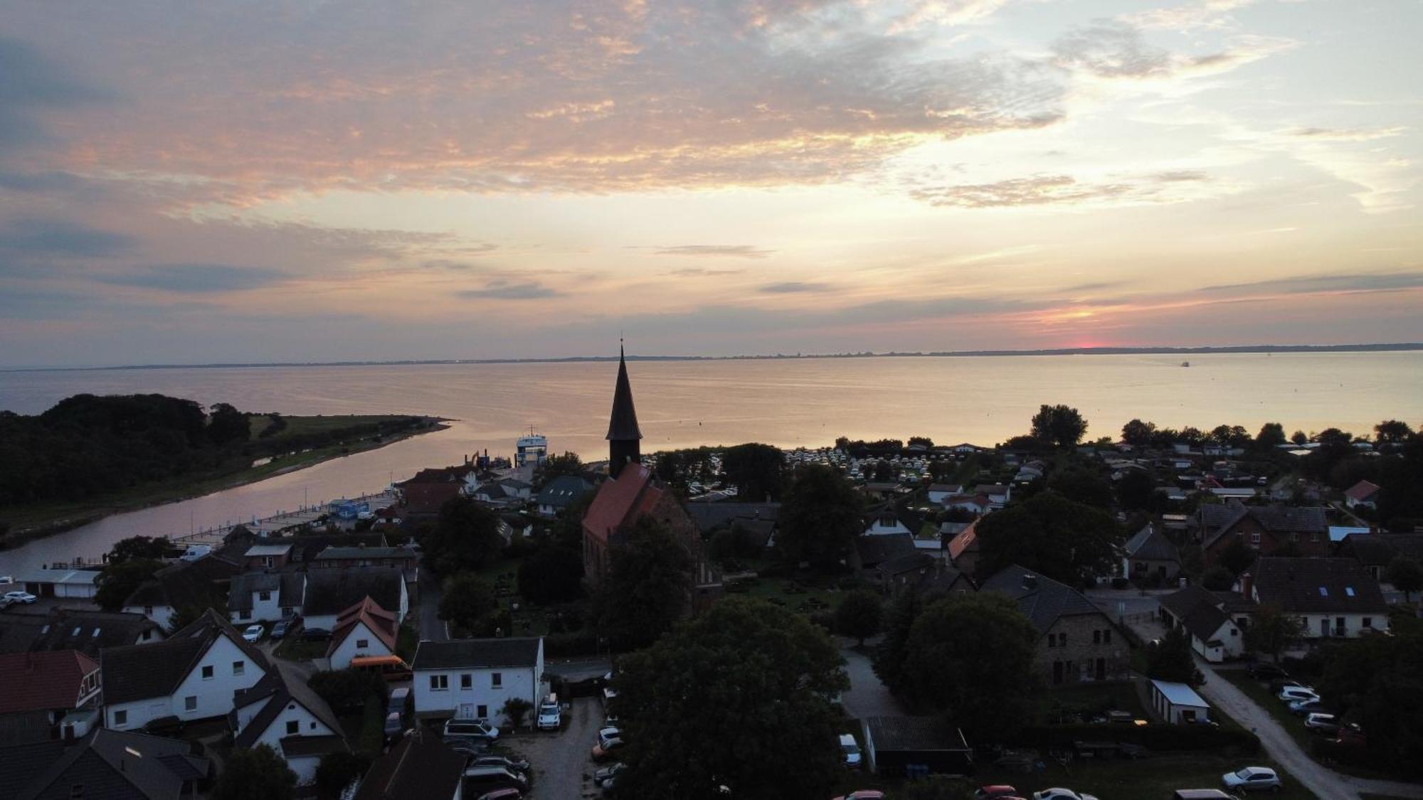 Reetferienhaus - Schaprode Hafen Экстерьер фото